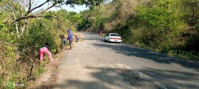 Comunidad rural de Cumaná limpió la vía nacional hacia Monagas