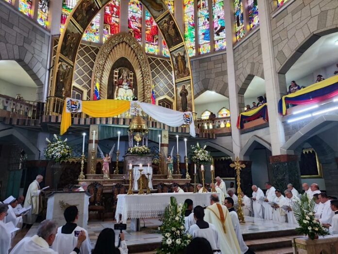 Renovación de acto de consagración de Veenzuela al Santísimo Sacramento del Altar