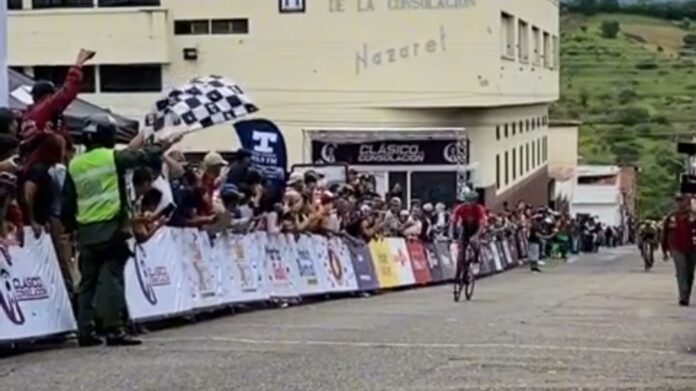 Ciclistas en el Clásico de la Consolación