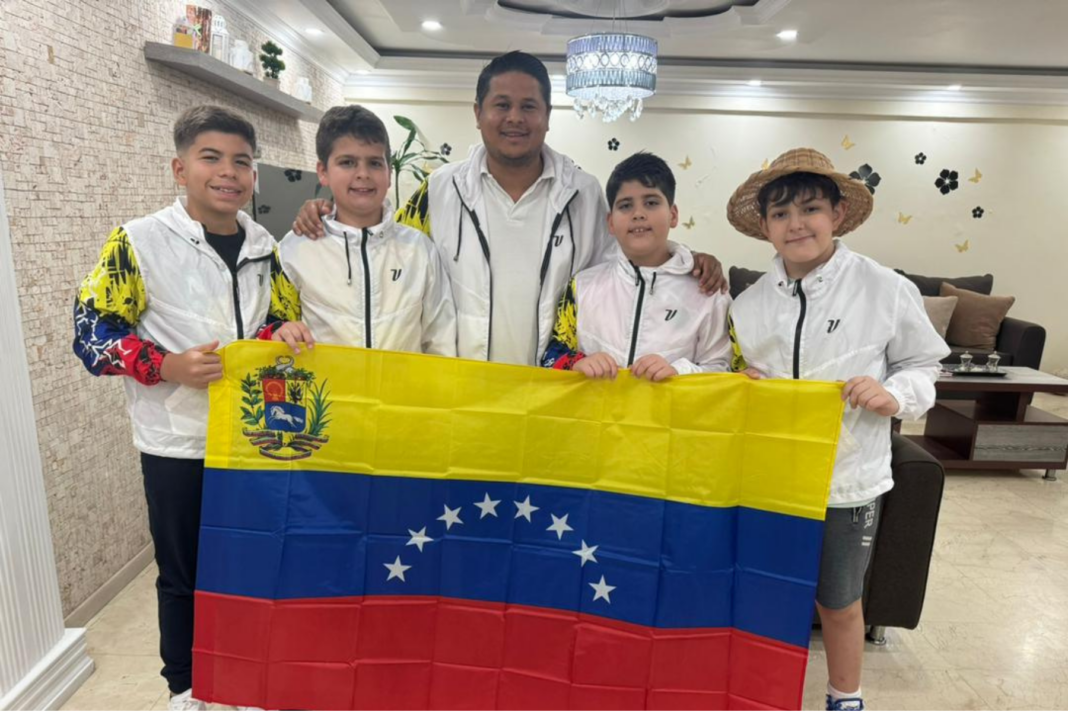 Joseph Pérez, el primero de izquierda a derecha, junto a su compañeros. | Foto: cortesía.