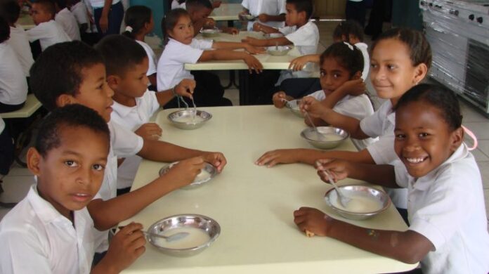 Ministerio de Educación alimentación para los estudiantes