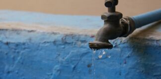 Fallas en suministro de agua perjudican a vecinos de La Isabelica en Valencia 