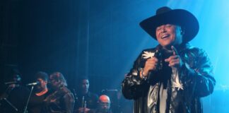 Jc Rey llenó el Teatro Municipal de Valencia con su "México en el alma"