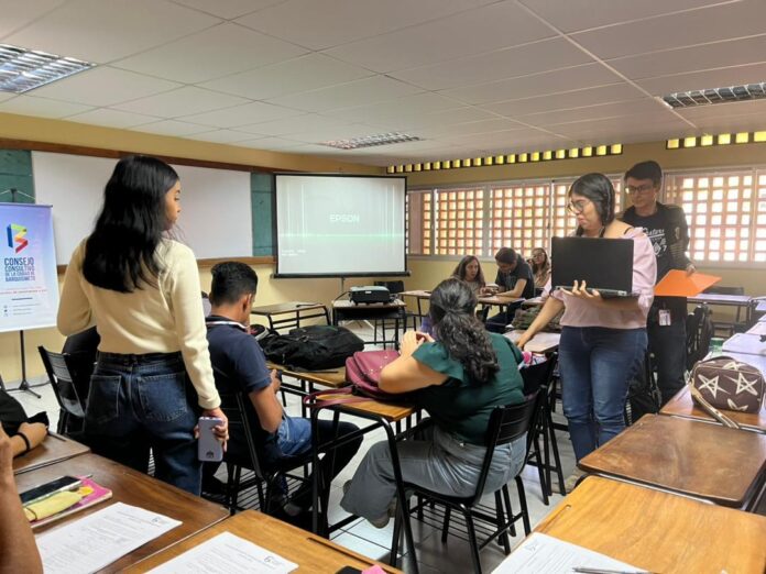 Jóvenes UCLA y IUJO