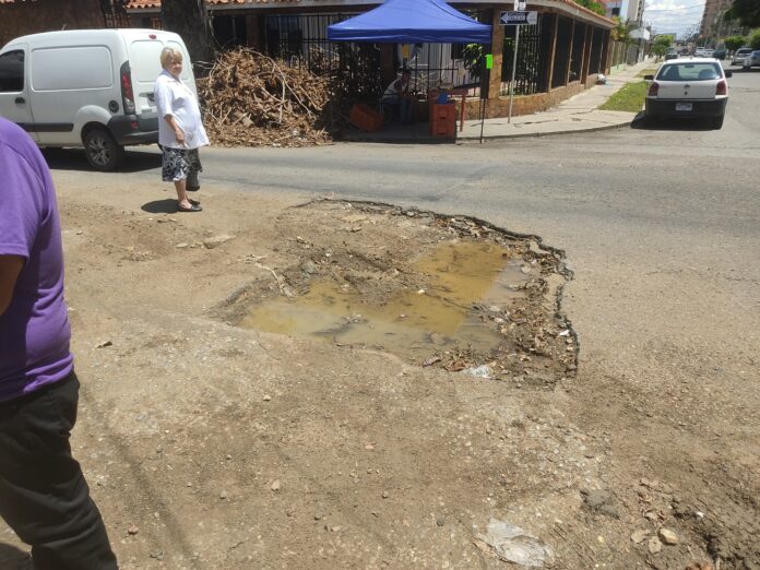 Deterioro de las vias calle 55 con carrera 21 Barquisimeto