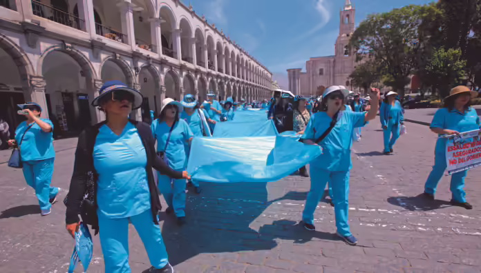 Huelga indenida en Perú