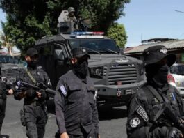 Policía de El Salvador se despliega en las calles para la lucha contra pandilleros.