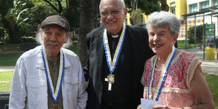 Tres grandes pilares condecorados por la UCAB