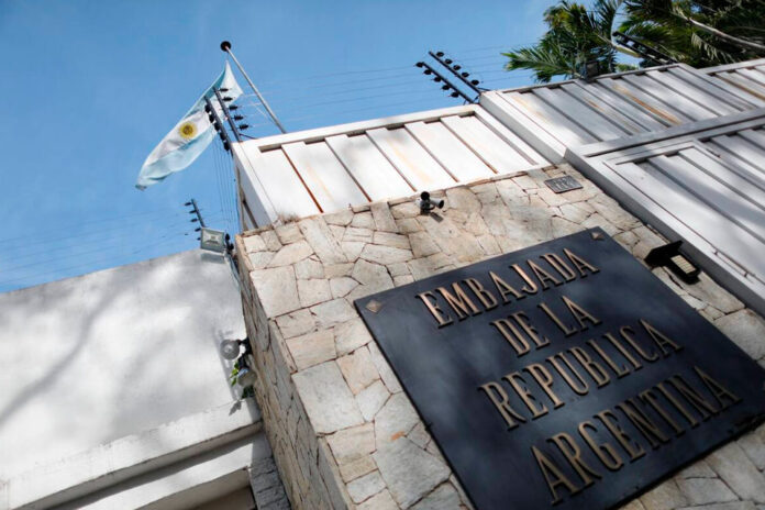 Asilados en la embajada de Argentina en Caracas
