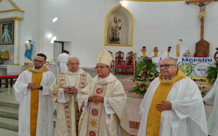 Obispo de San Fernando día del maestro