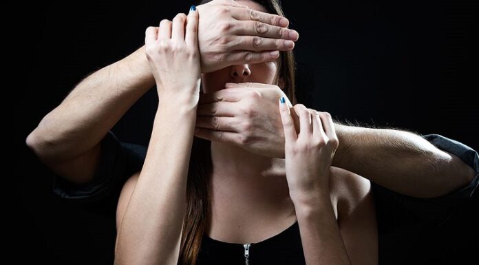 Aislamiento, trauma y baja autoestima: las heridas invisibles de la violencia contra la mujer