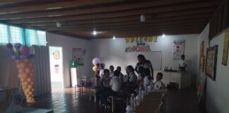 Afectados por el calor estudiantes de la Escuela Simón Rodríguez en el Nula por la falta de electricidad