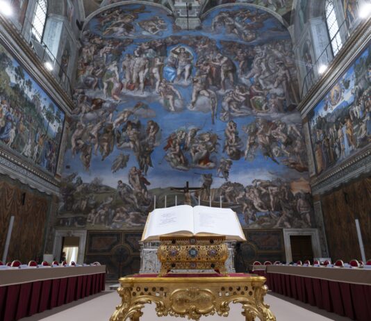 La Capilla Sixtina está lista para recibir a los 133 cardenales electores en el cónclave de la Iglesia católica