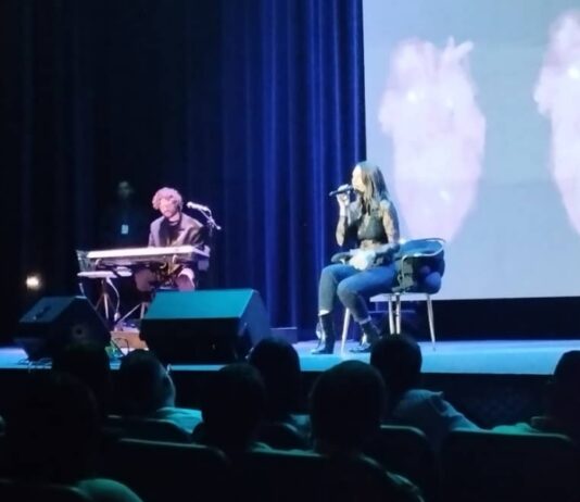 Laura Chimaras se entregó a su público con ‘Memorias’