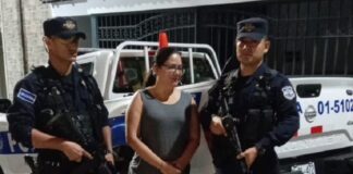Ruth López, activista de derechos humanos en El Salvador, detenida