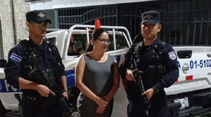 Ruth López, activista de derechos humanos en El Salvador, detenida