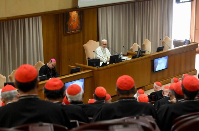 reunión del papa con el Colegio Cardenalicio