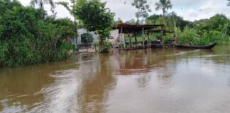 En Araguaimujo toman una escuela para refugiarse por crecida del río Orinoco