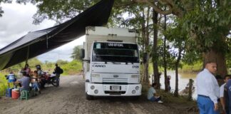 Aumentan precios de verduras por alto costo del transbordo en canoa en Guasdualito