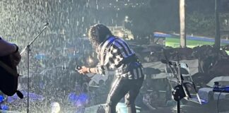 Karina estremeció a sus fans en San Diego bajo torrencial lluvia