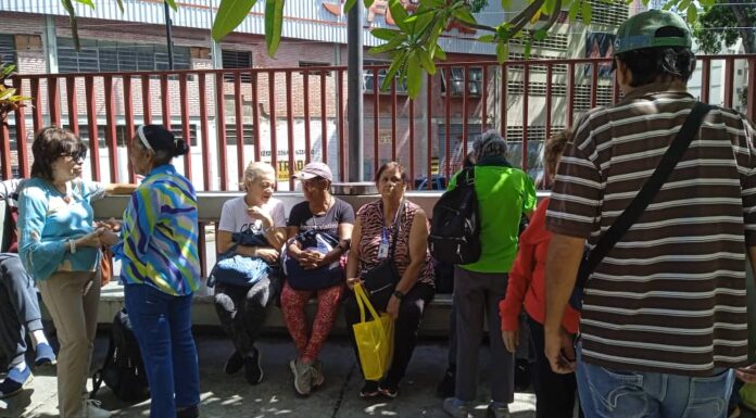 Jubilados del Inces protestaron por migración de cuentas bancarias