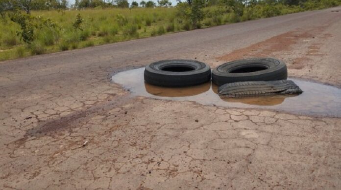 Carretera con huecos en Apure