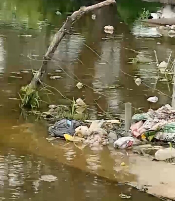 basura en el barrio Lorenzo Marchena