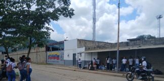 Familiares de privados de libertad de la 26 de Julio denuncian que no puedan ingresar alimentos