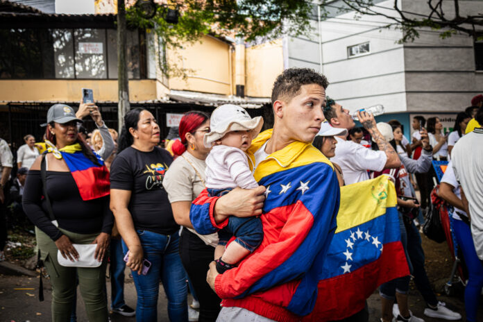 Venezuelans in Colombia during Presidential Elections
