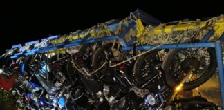 Camión cargado con motos se volcó llegando a Monagas