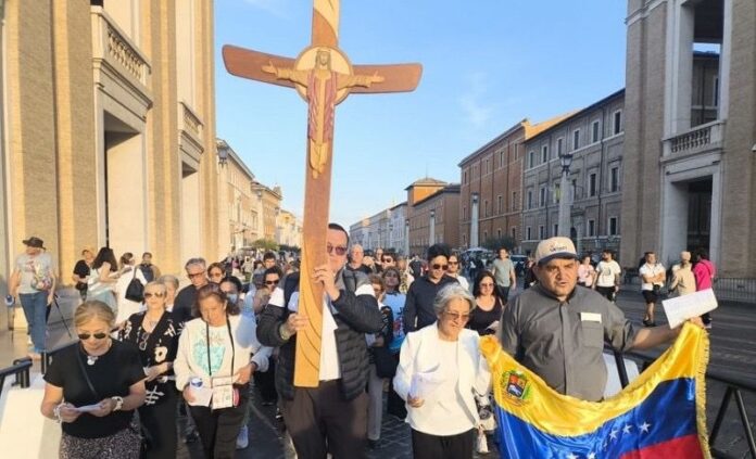 Peregrinaciones, simposios y vigilias anticipan la canonización de los santos venezolanos