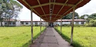 Paralizan las clases en la escuela de Araguaimujo por falta de alimentos para estudiantes