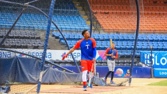 Ronald Acuña Jr. Ronald Acuña Jr. ya estaba entrenando con los Tiburones de La Guaira.