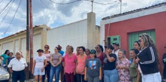Vecinos de la comunidad Santa Isabel de Barquisimeto.