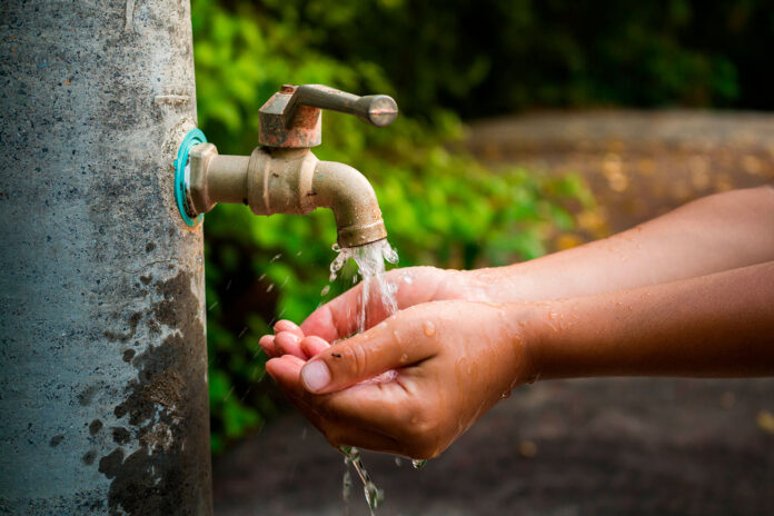 Agua en el grifo