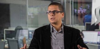 Funcionarios del Sebin se llevan al politólogo Nicmer Evans