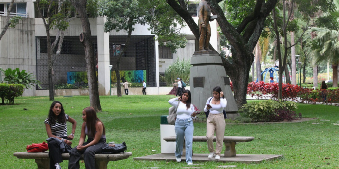 UCAB reinicia clases el 12E UCAB reinicia clases el 12E