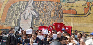 Estudiantes universitarios y ONG llaman a recuperar la democracia Manifestación de estudiantes universitarios