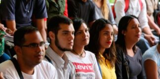 Huellas Venezuela: Jóvenes venezolanos viven entre la incertidumbre y la resiliencia