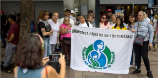 Comité de madres en defensa de la verdad entregó propuesta de ley de amnistía a la AN Comité de madres en defensa de la verdad
