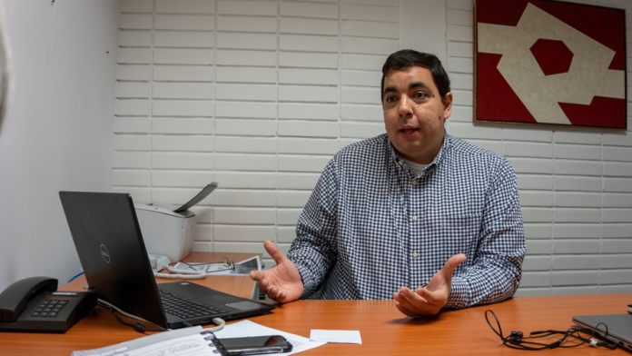 Carlos Lusverti Carlos Lusverti, director del CDH UCAB