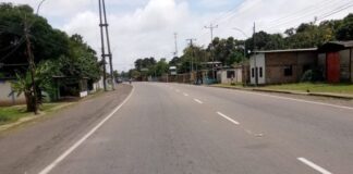 Estudiantes de la zona sur en Tucupita caminan hasta su liceo porque el transporte no les para