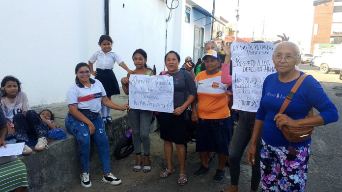 Familiares de detenidos en el CICPC de San Fernando
