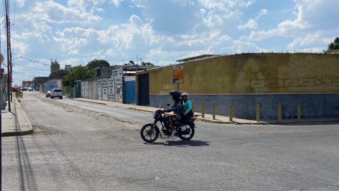 Deterioro de asfaltado en la carrera 14 entre 50 y 51.