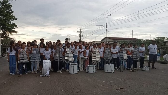 Integrantes de la banda marcial “Alma Llanera” de San José de El Amparo.