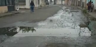 Cloacas afectan al sector Brisas del Aeropuerto en Barquisimeto