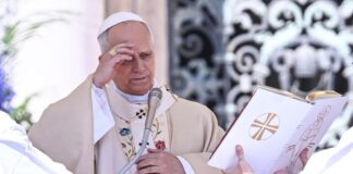 El papa en su primer mensaje de Pascua llamó a la paz