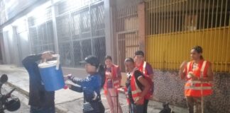 Comerciantes de San Juan de los Morros brindan ayuda a personas necesitadas en centros de salud