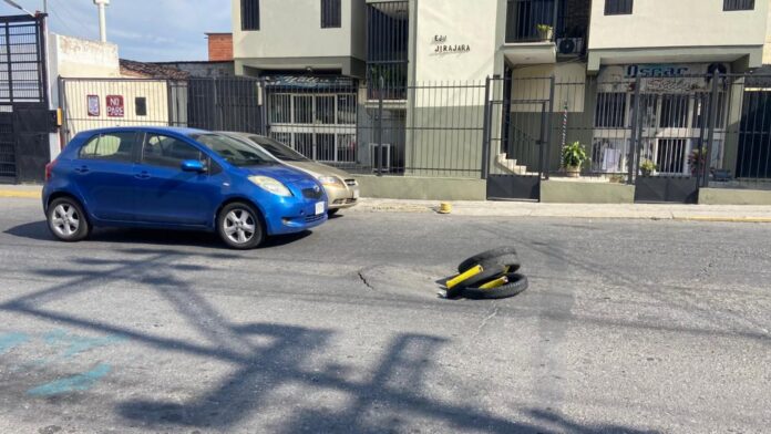 Enorme hueco en la carrera 18 con 49 y 50 de Barquisimeto.