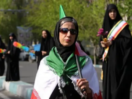Mujeres iraníes manifiestan en Teherán